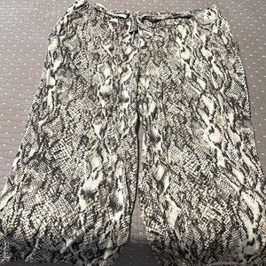 Maurices snake skin pattern capris